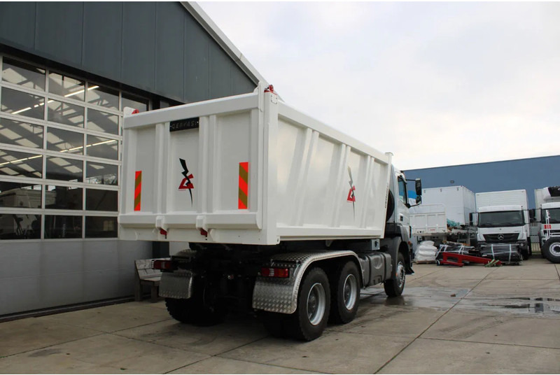 Mercedes-Benz Axor 3344 K 6x4 Tipper Truck - Truk jungkit: gambar 4 Mercedes-Benz Axor 3344 K 6x4 Tipper Truck - Truk jungkit: gambar 4