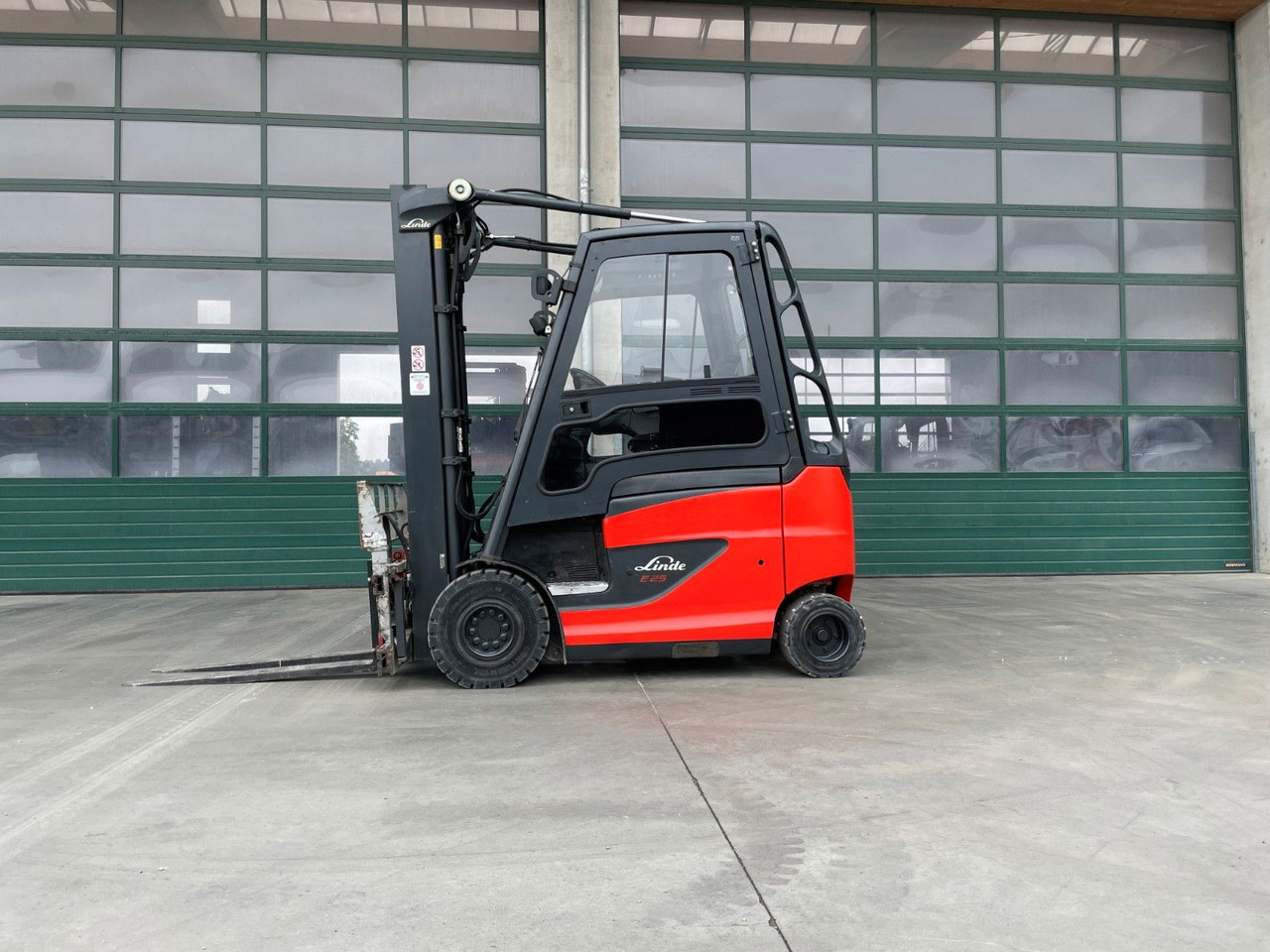Linde E25H-01 - Forklift listrik: gambar 1 Linde E25H-01 - Forklift listrik: gambar 1
