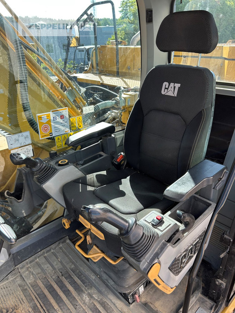 Ekskavator perayap Cat 326-07A: gambar 36