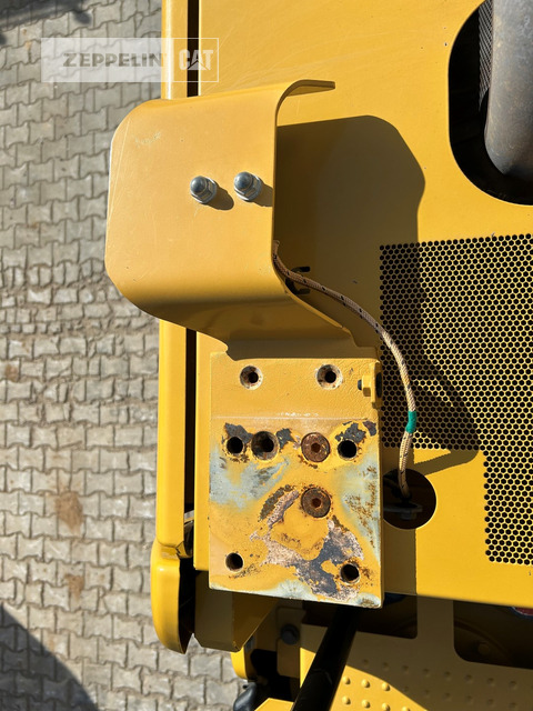 Ekskavator perayap Cat 326-07A: gambar 27