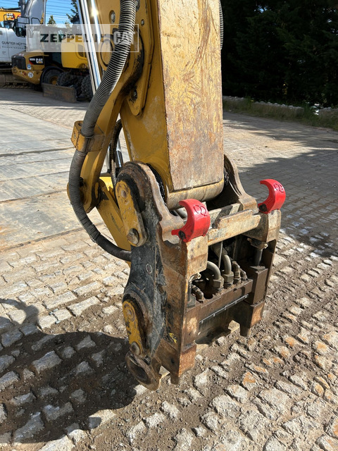Ekskavator perayap Cat 326-07A: gambar 42