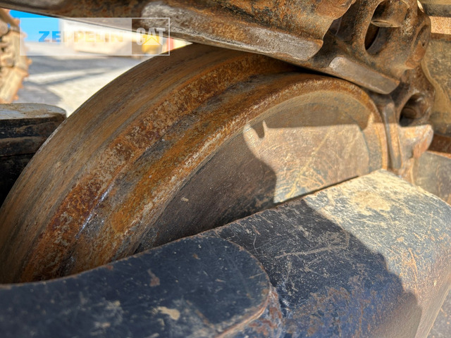 Ekskavator perayap Cat 326-07A: gambar 16