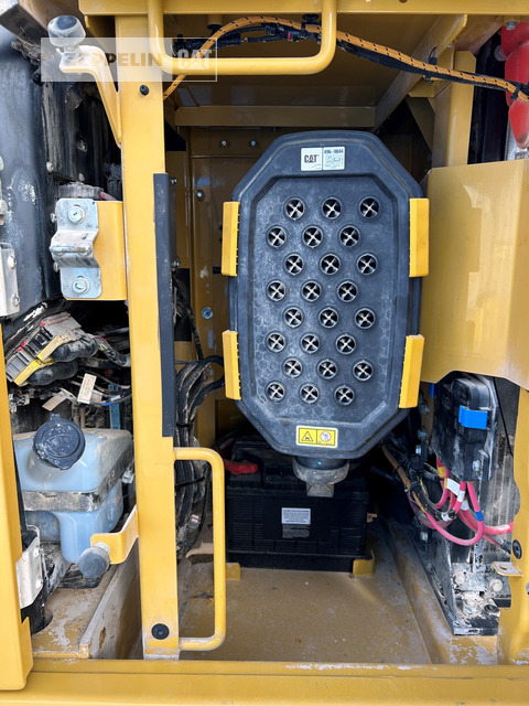 Ekskavator perayap Cat 326-07A: gambar 24