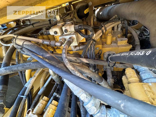 Ekskavator perayap Cat 326-07A: gambar 33