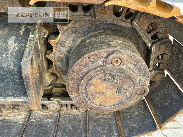 Ekskavator perayap Cat 326-07A: gambar 11
