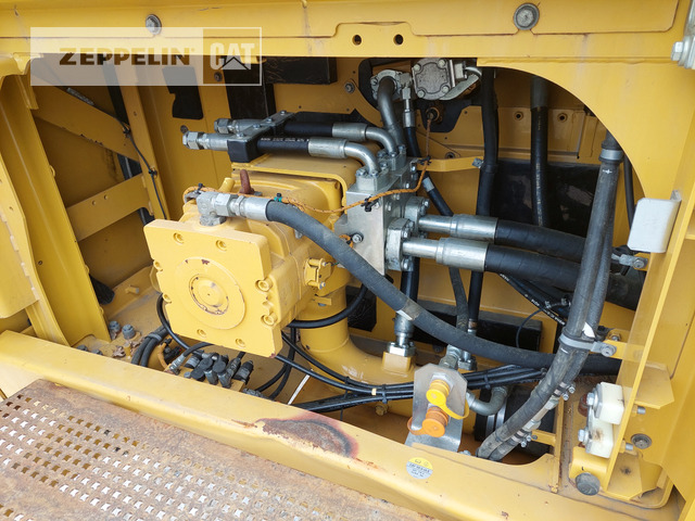 Ekskavator perayap Cat 390FL: gambar 42