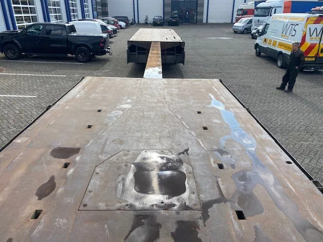 Floor robuuste vlakke oplegger ,uitschuifbaar, ,stuurassen, 20 mtr met stalen bodem/frame. kranenprofiel. - Semi-trailer flatbed: gambar 2 Floor robuuste vlakke oplegger ,uitschuifbaar, ,stuurassen, 20 mtr met stalen bodem/frame. kranenprofiel. - Semi-trailer flatbed: gambar 2