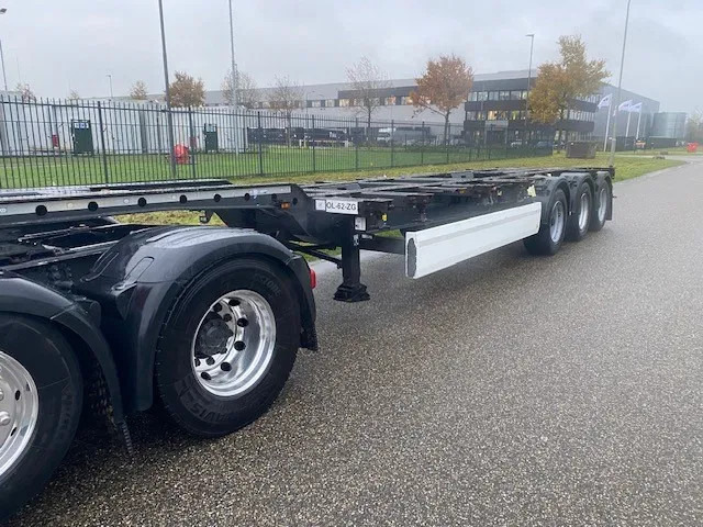 Krone SD multi containerchassis ,3 ASSER , 20-30-40-45 VOET containers - Semi-trailer pengangkut mobil: gambar 3 Krone SD multi containerchassis ,3 ASSER , 20-30-40-45 VOET containers - Semi-trailer pengangkut mobil: gambar 3