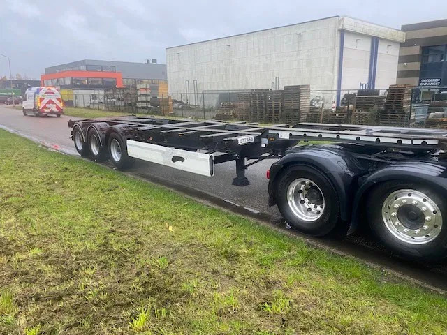 Krone SD multi containerchassis ,3 ASSER , 20-30-40-45 VOET containers - Semi-trailer pengangkut mobil: gambar 4 Krone SD multi containerchassis ,3 ASSER , 20-30-40-45 VOET containers - Semi-trailer pengangkut mobil: gambar 4