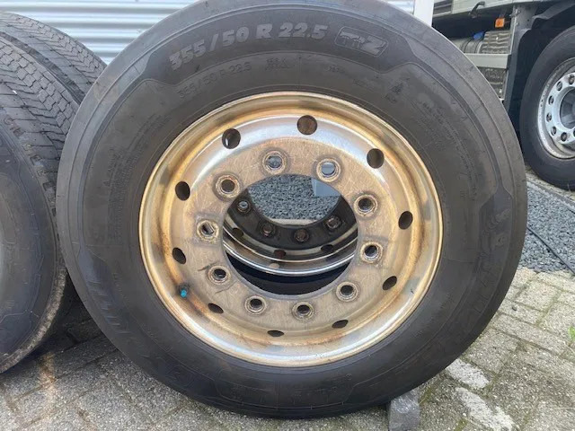 Michelin 355/50x22,5 - 2 stuks en 295/60x22,5 - 4 stuks - Ban untuk Truk: gambar 1 Michelin 355/50x22,5 - 2 stuks en 295/60x22,5 - 4 stuks - Ban untuk Truk: gambar 1