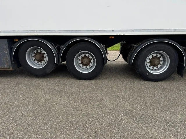 Pacton koelvriesoplegger 3 asser met carrier vector koelmachine, stuuras.. - Semi-trailer berpendingin: gambar 5 Pacton koelvriesoplegger 3 asser met carrier vector koelmachine, stuuras.. - Semi-trailer berpendingin: gambar 5