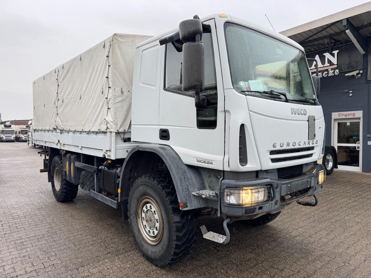 Iveco 140 E240 Eurocargo 4x4 Camper Expedition - Truk dengan terpal samping: gambar 1 Iveco 140 E240 Eurocargo 4x4 Camper Expedition - Truk dengan terpal samping: gambar 1