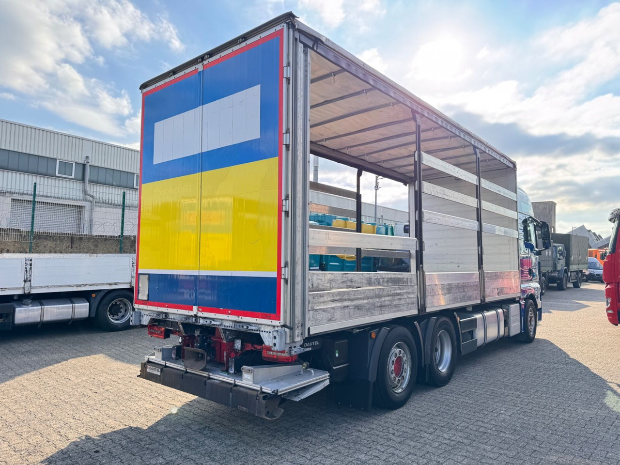 MAN 26.500 TGX+Anh LBW Euro6 Lift/Lenkachse - Truk dengan terpal samping: gambar 4 MAN 26.500 TGX+Anh LBW Euro6 Lift/Lenkachse - Truk dengan terpal samping: gambar 4