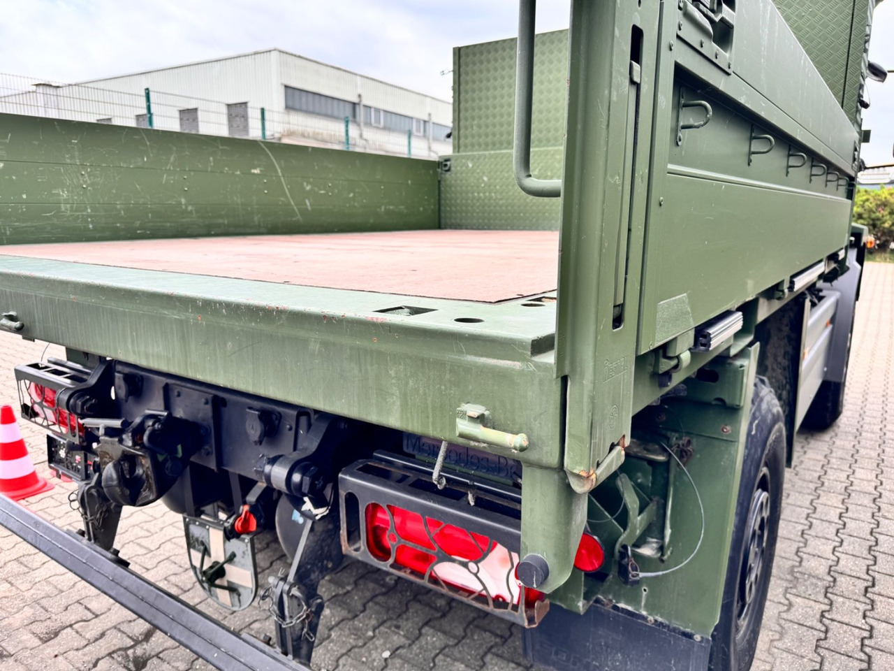 Mercedes-Benz 1018 Atego 4x4 Allrad Camper Expedition - Pengangkut kontainer/ Container truck: gambar 5 Mercedes-Benz 1018 Atego 4x4 Allrad Camper Expedition - Pengangkut kontainer/ Container truck: gambar 5