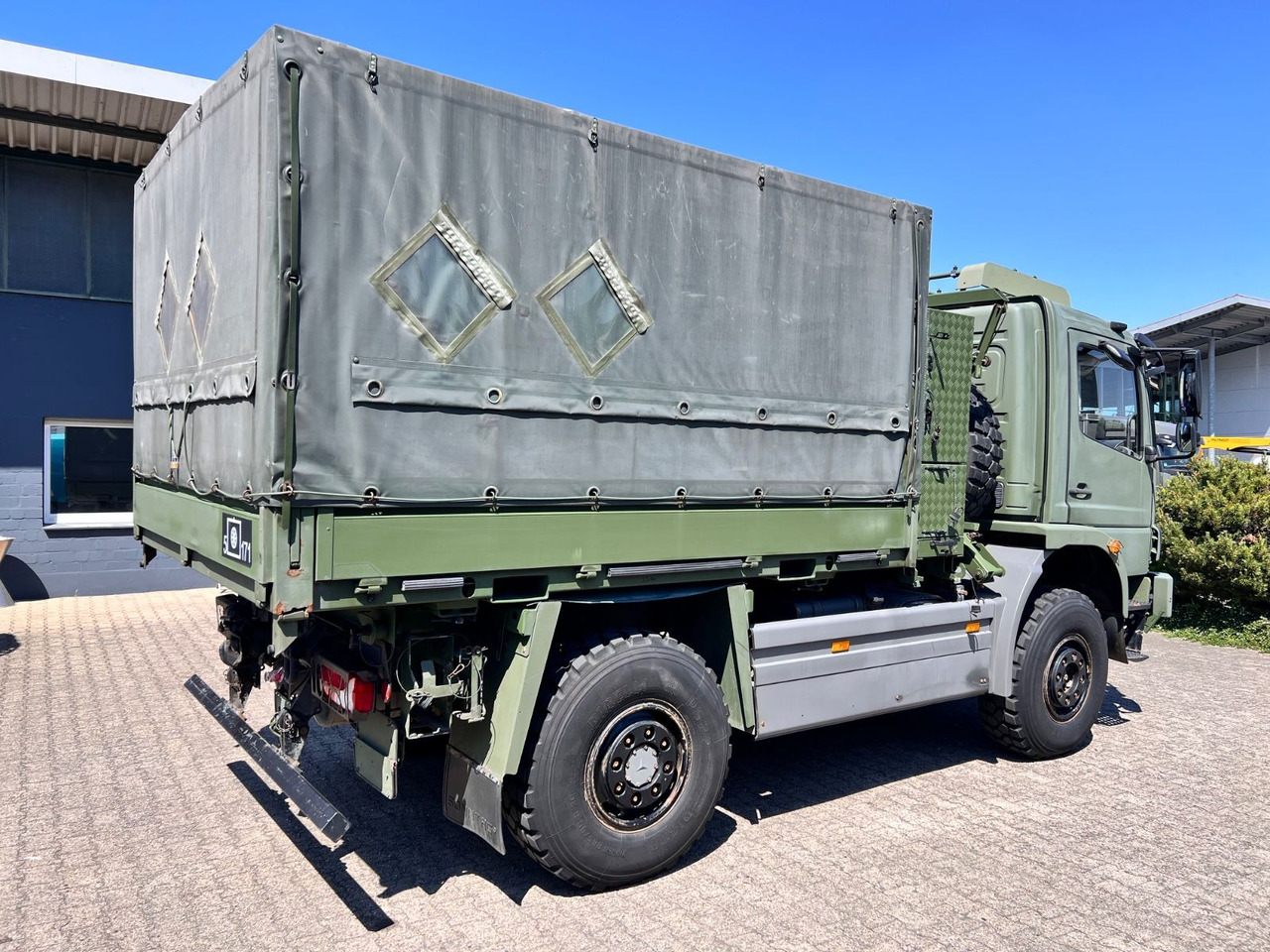 Mercedes-Benz 1018 Atego 4x4 Allrad Miltär Camper Expedition - Pengangkut kontainer/ Container truck: gambar 5 Mercedes-Benz 1018 Atego 4x4 Allrad Miltär Camper Expedition - Pengangkut kontainer/ Container truck: gambar 5