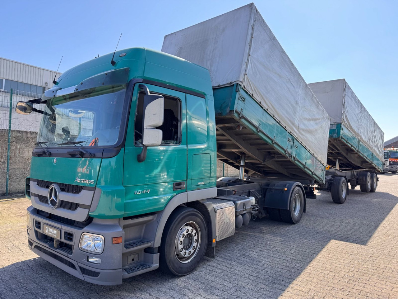 Mercedes-Benz 1844 Actros MP3 3-SeitenKipper Getreide Pritsche - Truk jungkit: gambar 4 Mercedes-Benz 1844 Actros MP3 3-SeitenKipper Getreide Pritsche - Truk jungkit: gambar 4