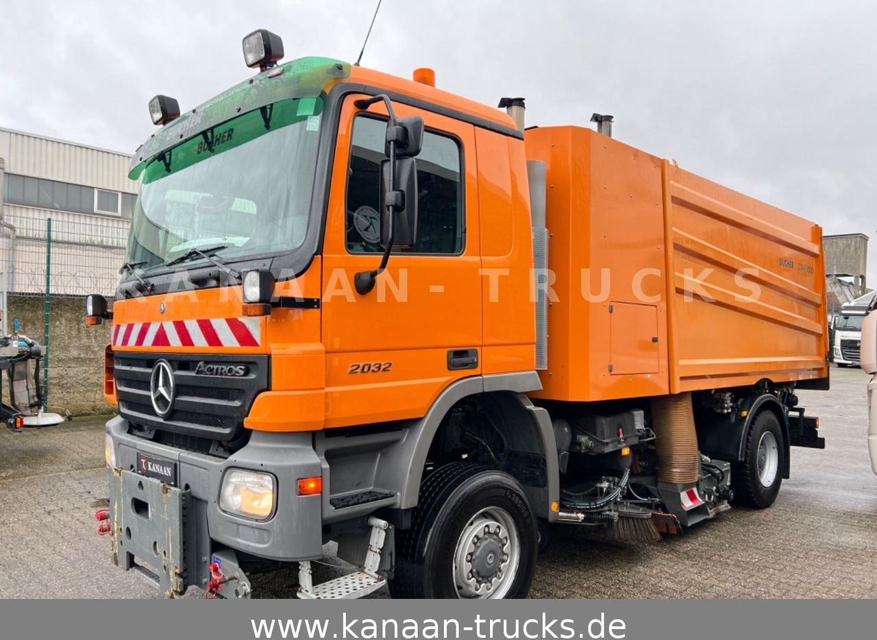 Mercedes-Benz 2032 Actros 4x4 Bucher STKF 9500 AIRPORT KLIMA - Penyapu jalan: gambar 3 Mercedes-Benz 2032 Actros 4x4 Bucher STKF 9500 AIRPORT KLIMA - Penyapu jalan: gambar 3
