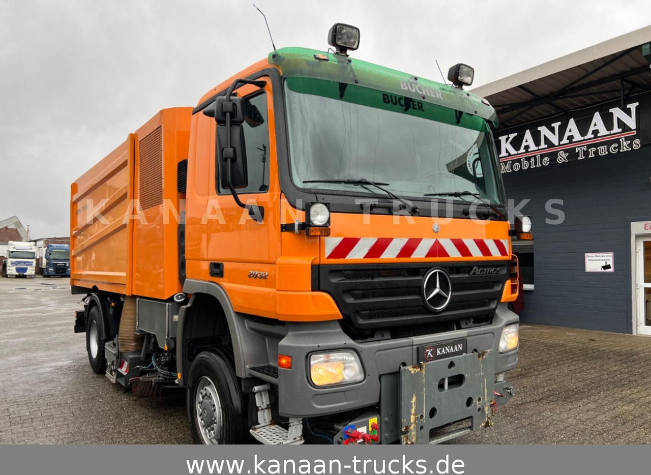 Mercedes-Benz 2032 Actros 4x4 Bucher STKF 9500 AIRPORT KLIMA - Penyapu jalan: gambar 2 Mercedes-Benz 2032 Actros 4x4 Bucher STKF 9500 AIRPORT KLIMA - Penyapu jalan: gambar 2