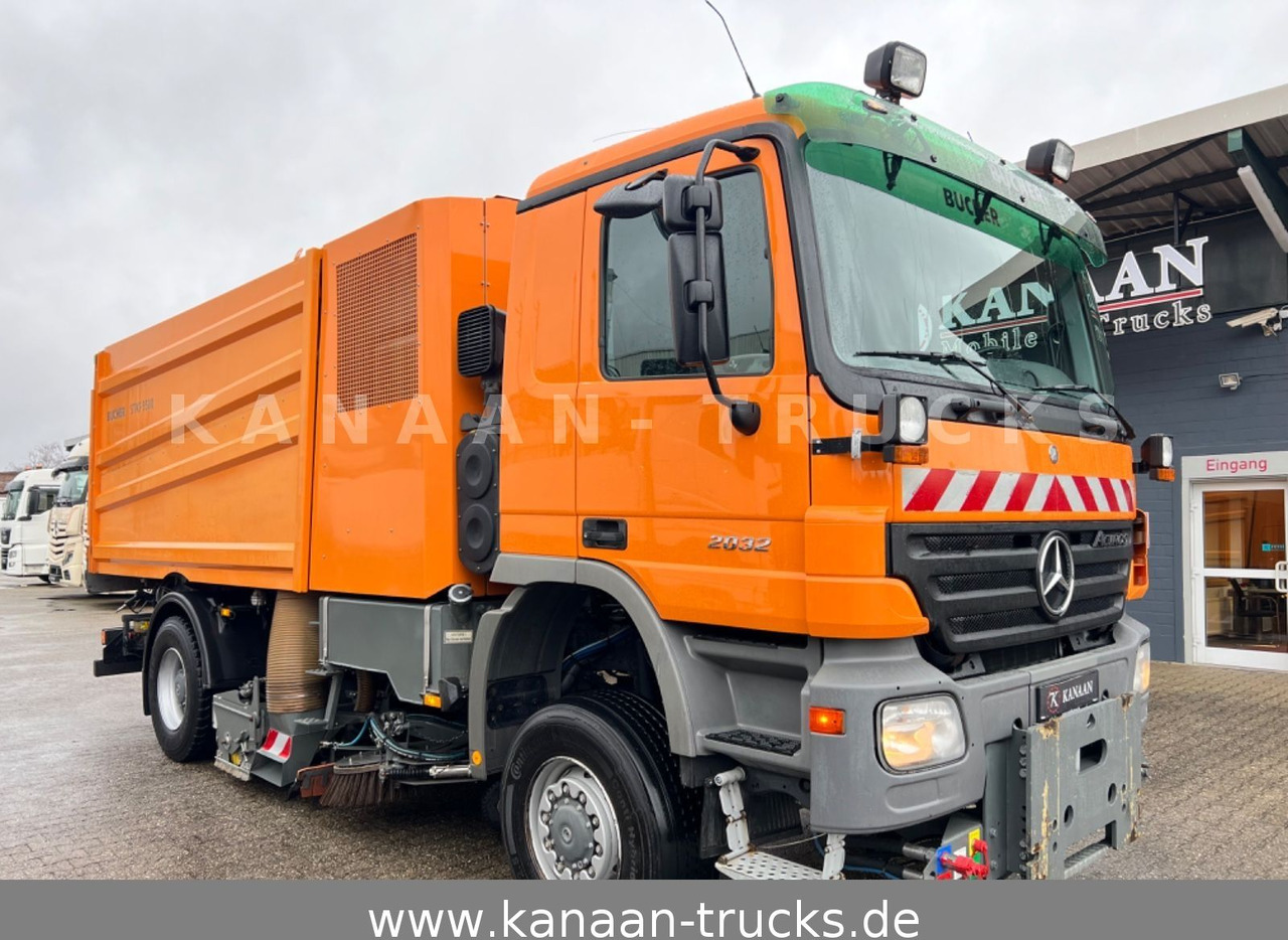 Mercedes-Benz 2032 Actros 4x4 Bucher STKF 9500 AIRPORT KLIMA - Penyapu jalan: gambar 2 Mercedes-Benz 2032 Actros 4x4 Bucher STKF 9500 AIRPORT KLIMA - Penyapu jalan: gambar 2