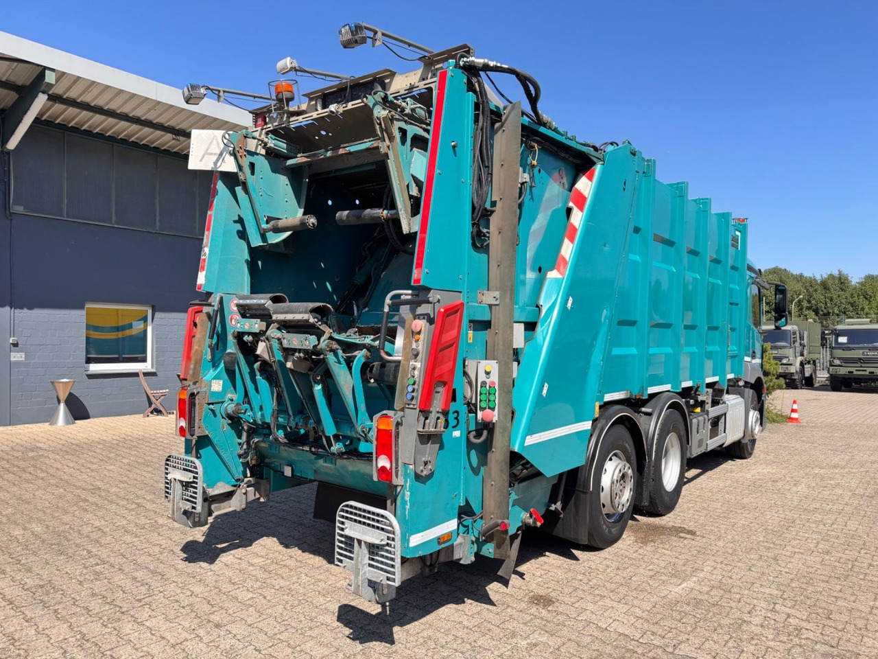 Mercedes-Benz 2533 Antos Müllwagen Zöller ATM bei 90Tkm - Truk sampah: gambar 4 Mercedes-Benz 2533 Antos Müllwagen Zöller ATM bei 90Tkm - Truk sampah: gambar 4