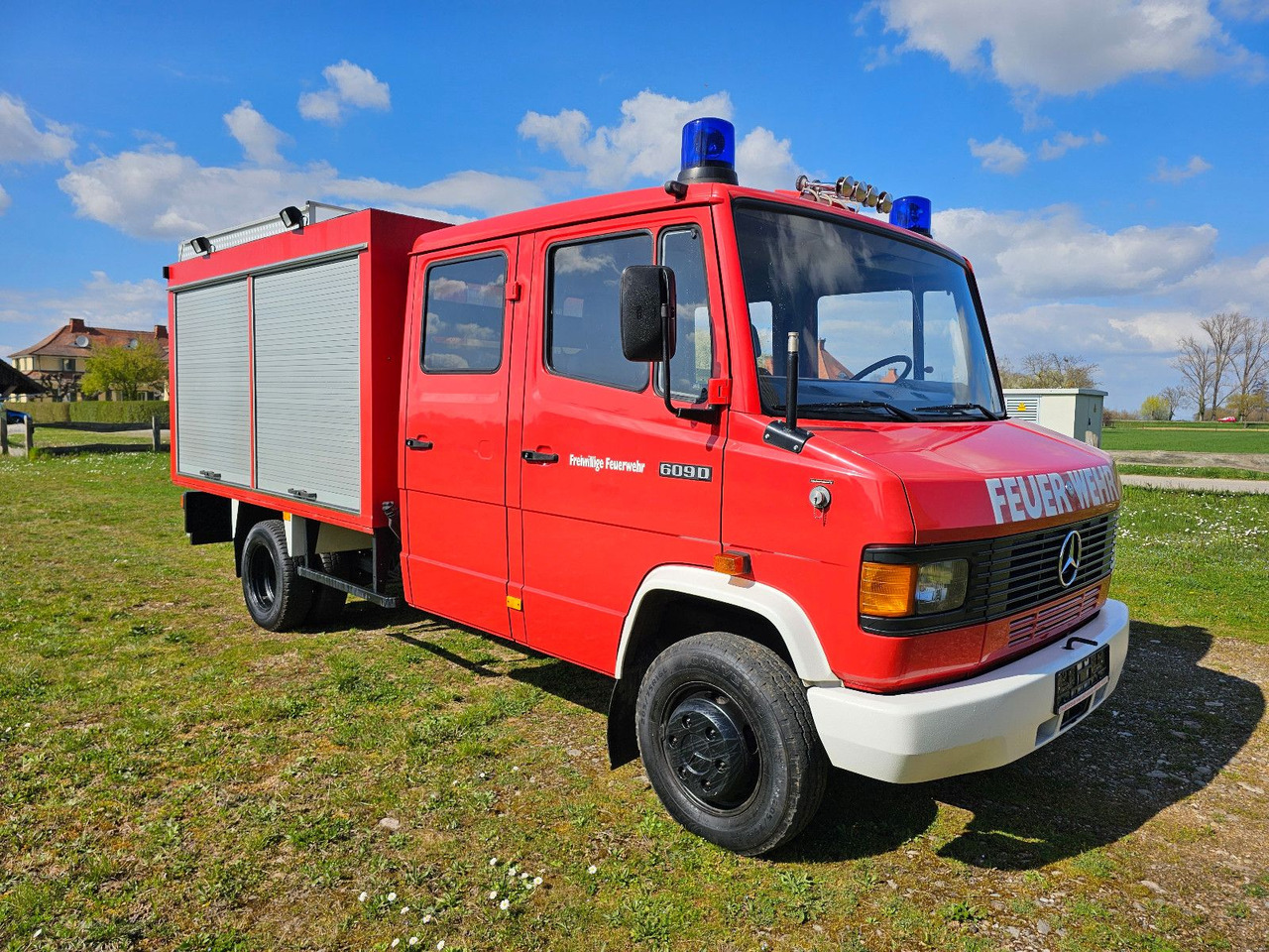Mercedes-Benz Feuerwehr 609 105km/h Oldtimer Campervan - Truk pemadam kebakaran: gambar 1 Mercedes-Benz Feuerwehr 609 105km/h Oldtimer Campervan - Truk pemadam kebakaran: gambar 1