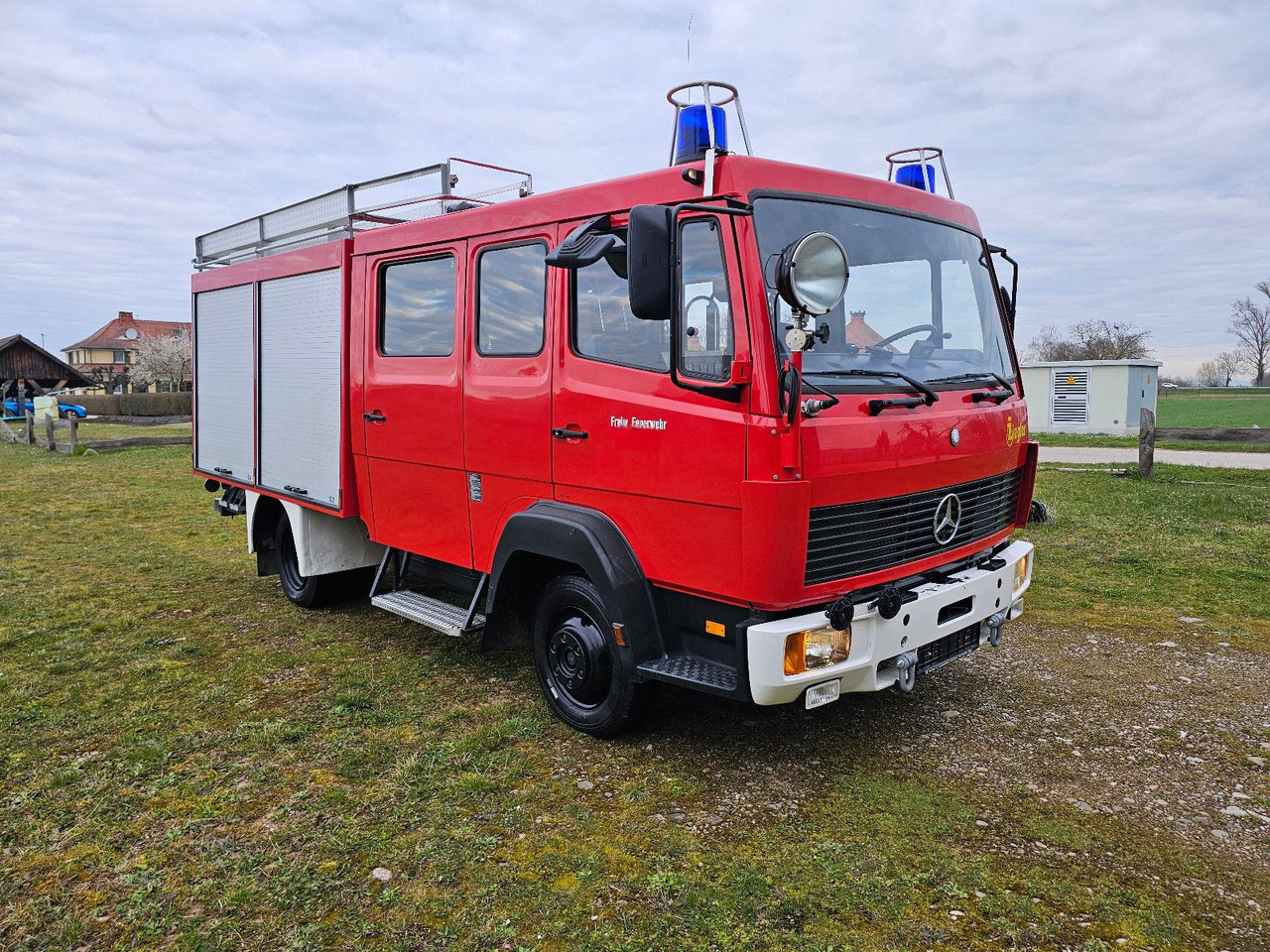 Mercedes-Benz Mautfrei Feuerwehr 814 Diff.Sperre Oldtimer - Truk pemadam kebakaran: gambar 1 Mercedes-Benz Mautfrei Feuerwehr 814 Diff.Sperre Oldtimer - Truk pemadam kebakaran: gambar 1
