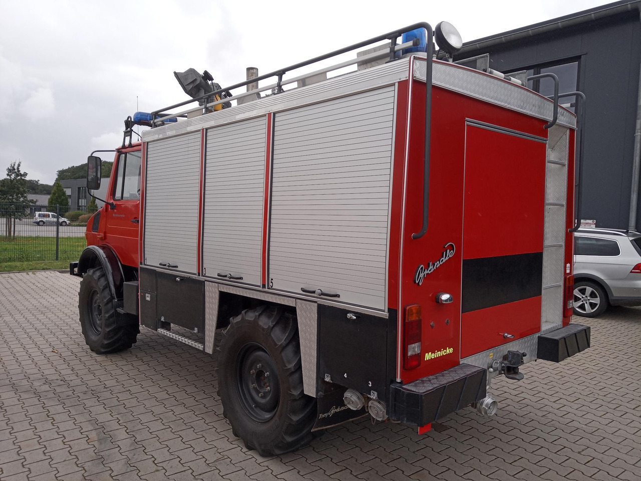 Mercedes Benz Unimog U1300L Unimog Firetruck - Truk pemadam kebakaran: gambar 5 Mercedes Benz Unimog U1300L Unimog Firetruck - Truk pemadam kebakaran: gambar 5