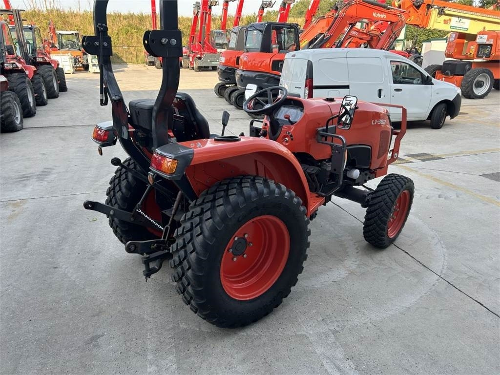 Kubota L1-382 (5278) - Traktor kota: gambar 5 Kubota L1-382 (5278) - Traktor kota: gambar 5