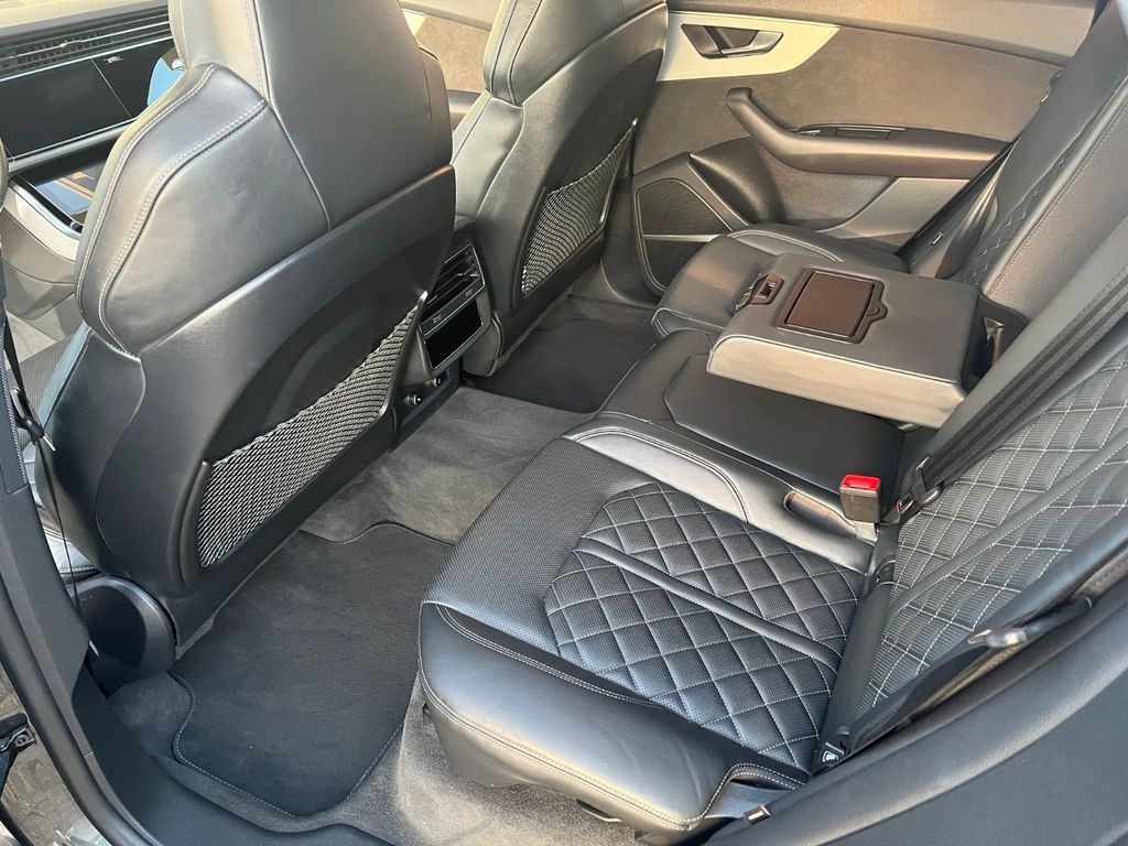 Audi Q8 50 TDI quattro tiptronic 22 Zoll*3xSline*Pano Audi Q8 50 TDI quattro tiptronic 22 Zoll*3xSline*Pano - Mobil SUV: gambar 4 Audi Q8 50 TDI quattro tiptronic 22 Zoll*3xSline*Pano Audi Q8 50 TDI quattro tiptronic 22 Zoll*3xSline*Pano - Mobil SUV: gambar 4