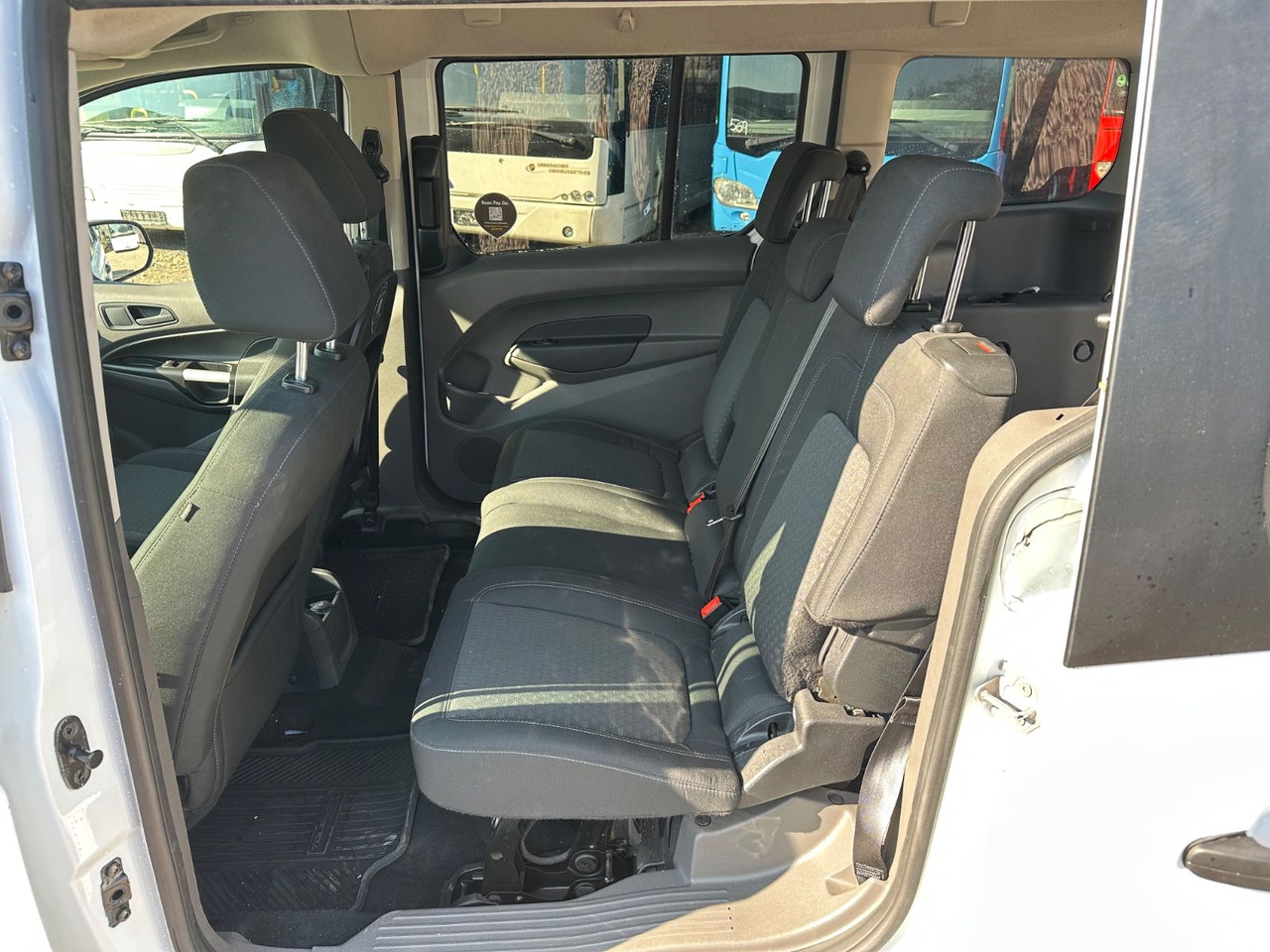 Ford Grand Tourneo 1.5 EcoBlue 74kW Auto Trend - Van penumpang: gambar 5 Ford Grand Tourneo 1.5 EcoBlue 74kW Auto Trend - Van penumpang: gambar 5