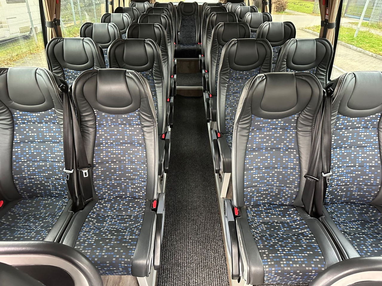 Iveco Atomic AN21 (wenig Km*7.2t) Rosero/ Rapido - Bus mini, Van penumpang: gambar 4 Iveco Atomic AN21 (wenig Km*7.2t) Rosero/ Rapido - Bus mini, Van penumpang: gambar 4