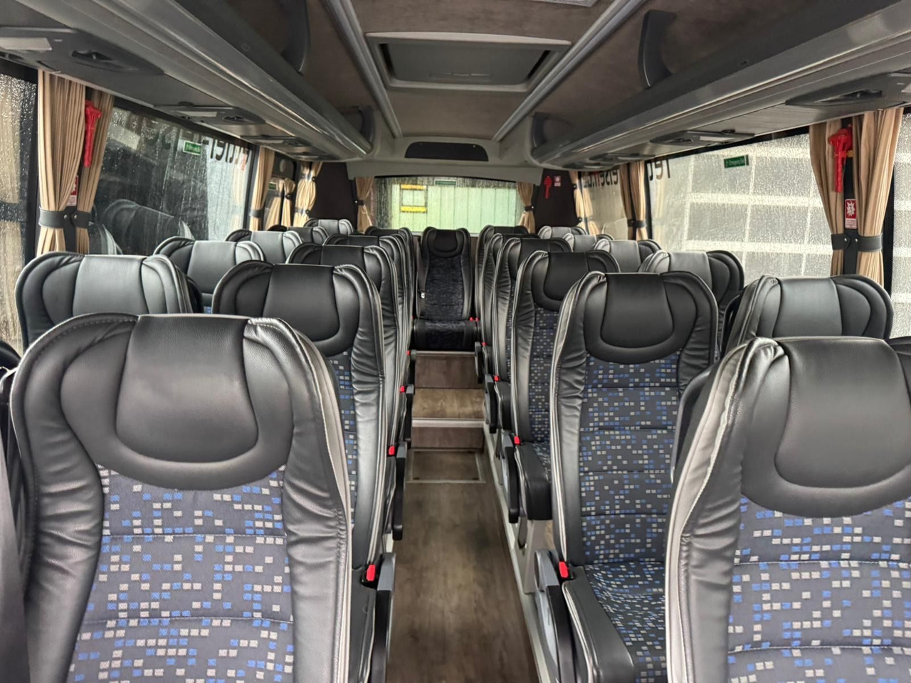 Iveco Atomic AN21 (wenig Km*7.2t) Rosero/ Rapido - Bus mini, Van penumpang: gambar 5 Iveco Atomic AN21 (wenig Km*7.2t) Rosero/ Rapido - Bus mini, Van penumpang: gambar 5