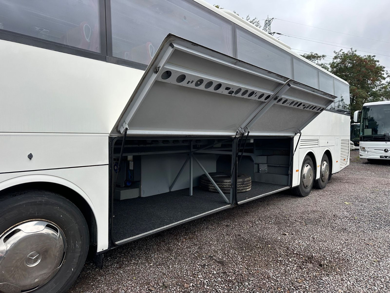 Mercedes-Benz Tourismo O350 16 RHD-M (56 Sitze*DE*TOP) - Bus pariwisata: gambar 4 Mercedes-Benz Tourismo O350 16 RHD-M (56 Sitze*DE*TOP) - Bus pariwisata: gambar 4