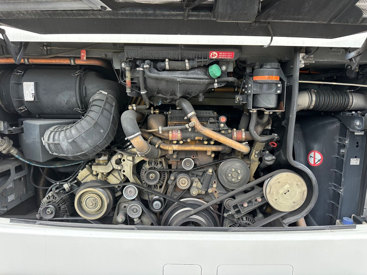 Mercedes-Benz Tourismo O350 17 RHD-L (60 Sitze*341.tKM*DE*TOP) - Bus pariwisata: gambar 4 Mercedes-Benz Tourismo O350 17 RHD-L (60 Sitze*341.tKM*DE*TOP) - Bus pariwisata: gambar 4