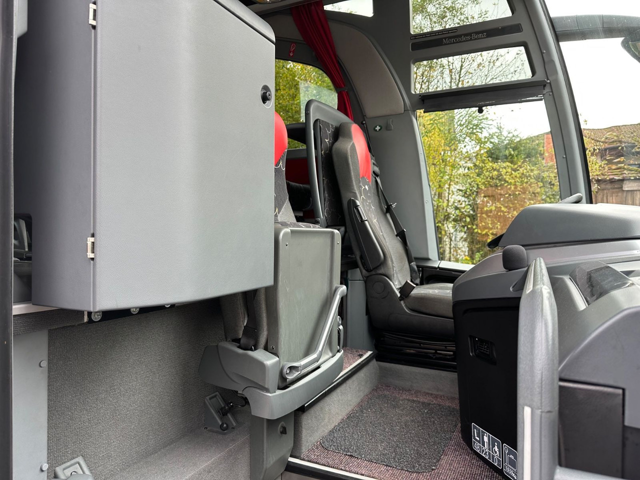 Mercedes-Benz Travego O580 16 RHD-M (LuxLine*TOP*DE) - Bus pariwisata: gambar 4 Mercedes-Benz Travego O580 16 RHD-M (LuxLine*TOP*DE) - Bus pariwisata: gambar 4