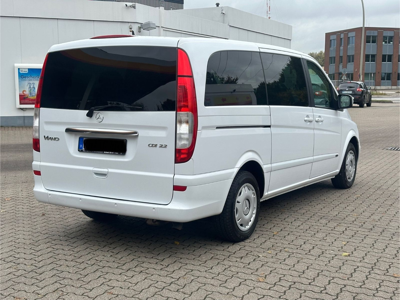 Mercedes-Benz Viano 2.2 CDI AMBIENTE extralang (Autom*133 tKm) - Van penumpang: gambar 2 Mercedes-Benz Viano 2.2 CDI AMBIENTE extralang (Autom*133 tKm) - Van penumpang: gambar 2