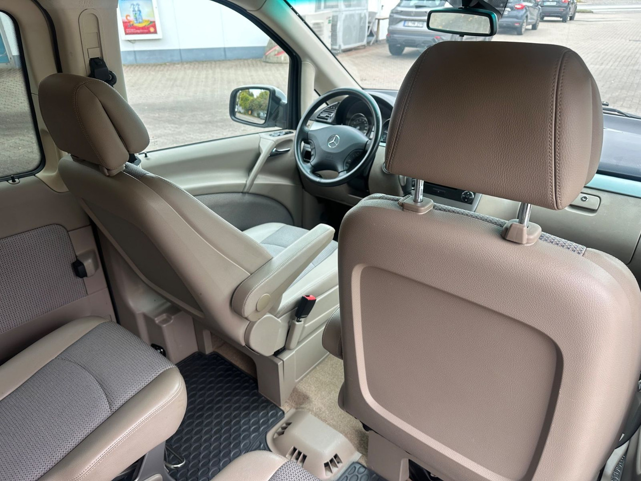 Mercedes-Benz Viano 2.2 CDI AMBIENTE extralang (Autom*133 tKm) - Van penumpang: gambar 3 Mercedes-Benz Viano 2.2 CDI AMBIENTE extralang (Autom*133 tKm) - Van penumpang: gambar 3
