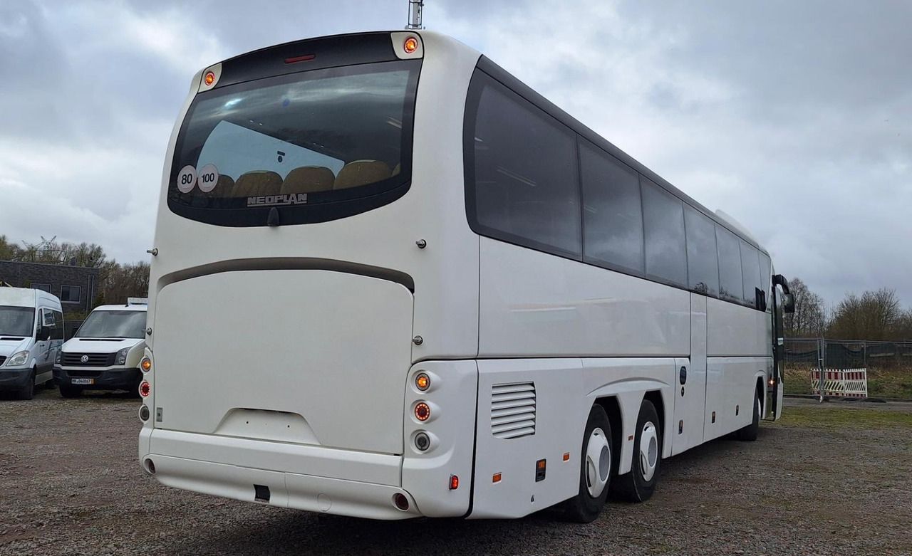 Neoplan P22 Tourliner 2216/3 SHDL (59 Sitz*Schalt*EEV) - Bus pariwisata: gambar 2 Neoplan P22 Tourliner 2216/3 SHDL (59 Sitz*Schalt*EEV) - Bus pariwisata: gambar 2