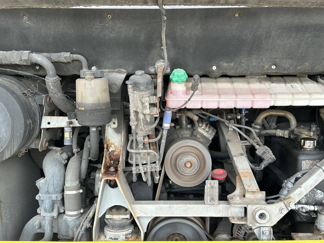 Neoplan P25 Trendliner 3516ÜC Klimaanlage*WC*57 Sitze Neoplan P25 Trendliner 3516ÜC Klimaanlage*WC*57 Sitze - Bus pariwisata: gambar 4 Neoplan P25 Trendliner 3516ÜC Klimaanlage*WC*57 Sitze Neoplan P25 Trendliner 3516ÜC Klimaanlage*WC*57 Sitze - Bus pariwisata: gambar 4