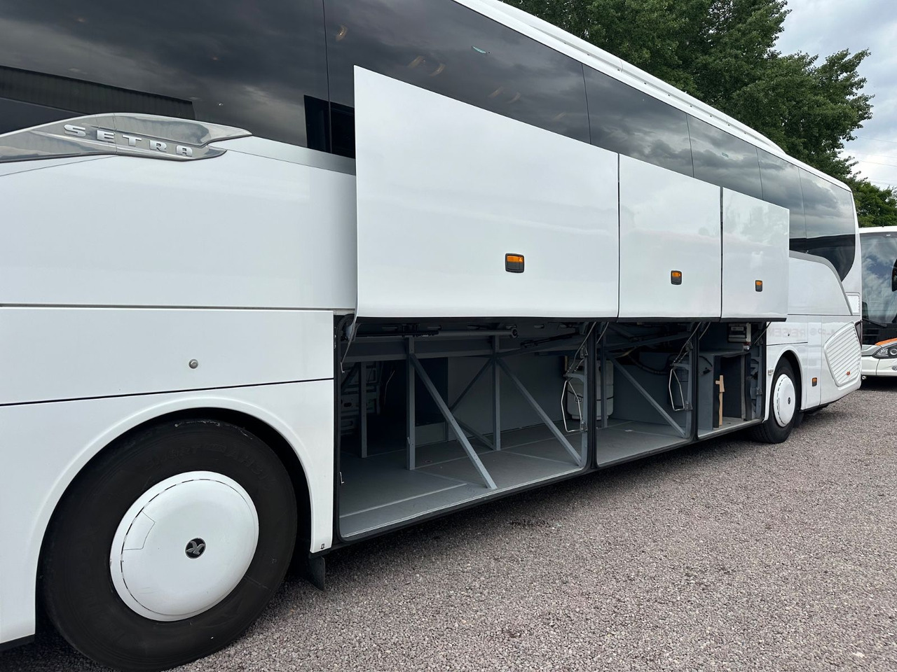 Setra S 516 HD/2A (54 Sitze*DE-Bus) - Bus pariwisata: gambar 4 Setra S 516 HD/2A (54 Sitze*DE-Bus) - Bus pariwisata: gambar 4
