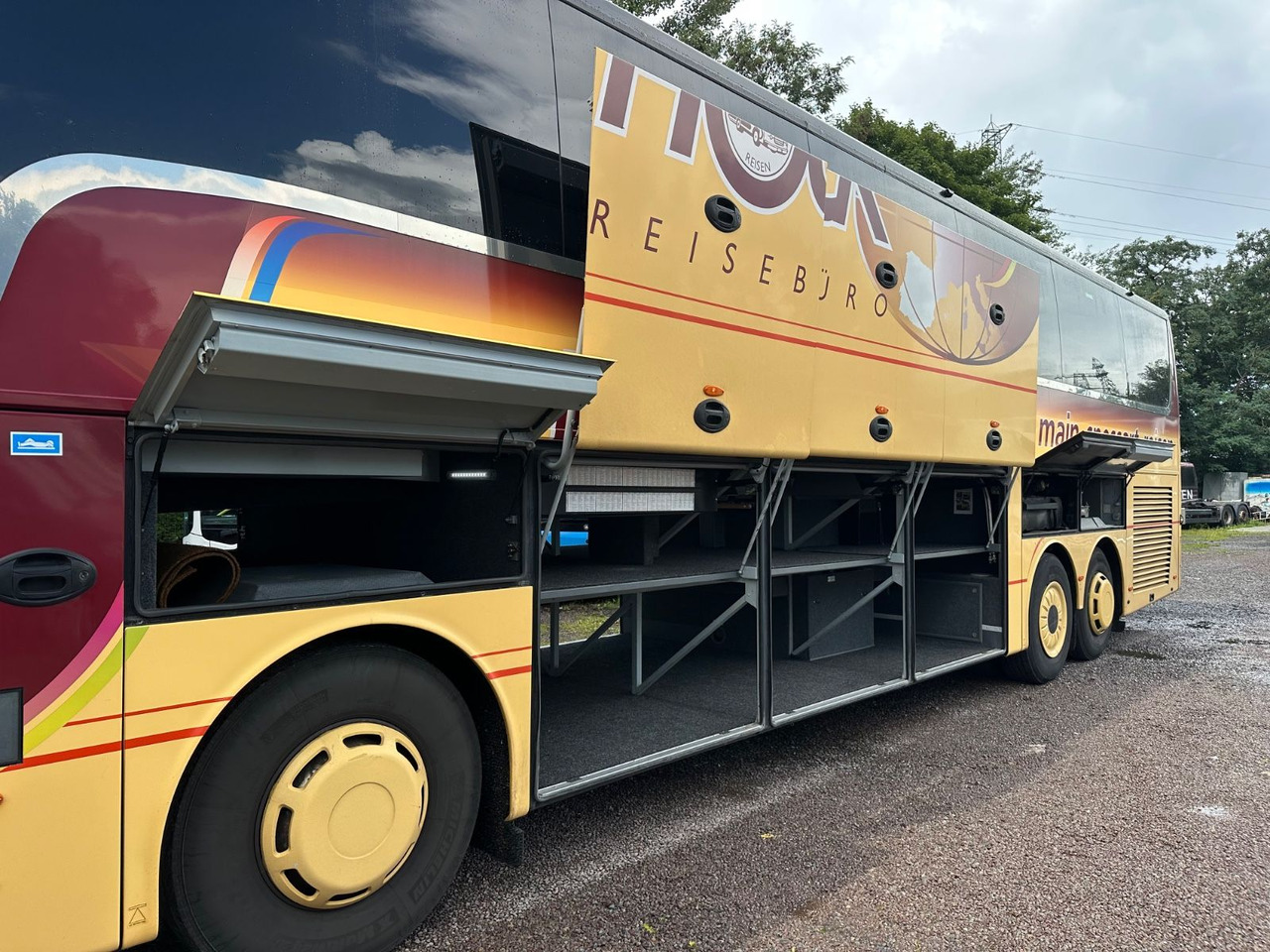 Vanhool TX16 Astron (TOP) 417 HDH/ 517 HDH - Bus pariwisata: gambar 4 Vanhool TX16 Astron (TOP) 417 HDH/ 517 HDH - Bus pariwisata: gambar 4