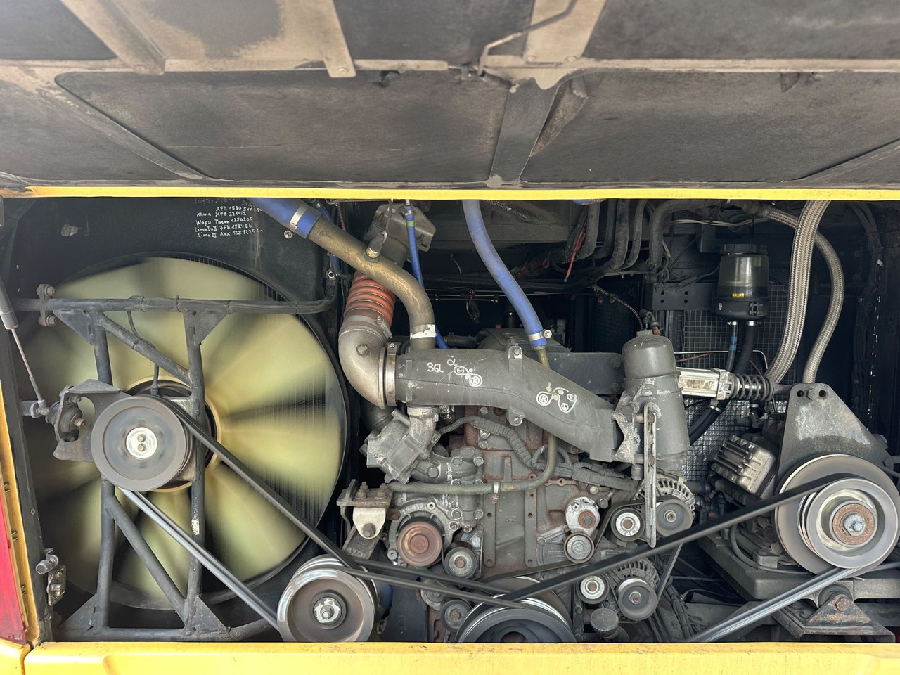 Vanhool TX17 Astron (TOP*57 Sitze) 417 HDH/ 517 HDH - Bus pariwisata: gambar 4 Vanhool TX17 Astron (TOP*57 Sitze) 417 HDH/ 517 HDH - Bus pariwisata: gambar 4