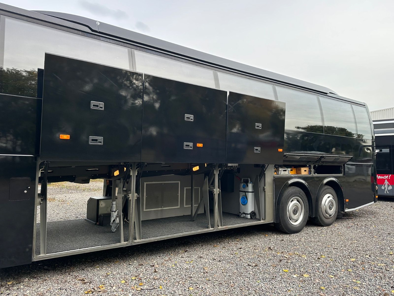 Volvo 9700 HD 6x2 Euro 5(9900*416 HD*Tourismo RHD-M) - Bus pariwisata: gambar 3 Volvo 9700 HD 6x2 Euro 5(9900*416 HD*Tourismo RHD-M) - Bus pariwisata: gambar 3