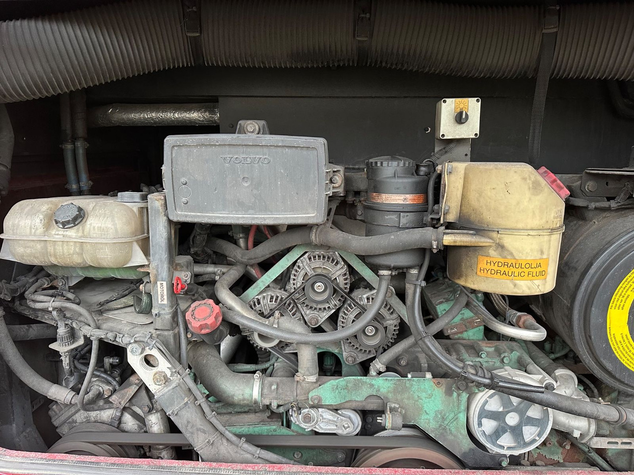 Volvo 9900 HD 6x2 (9700*415 HD*Tourismo RHD) - Bus pariwisata: gambar 4 Volvo 9900 HD 6x2 (9700*415 HD*Tourismo RHD) - Bus pariwisata: gambar 4